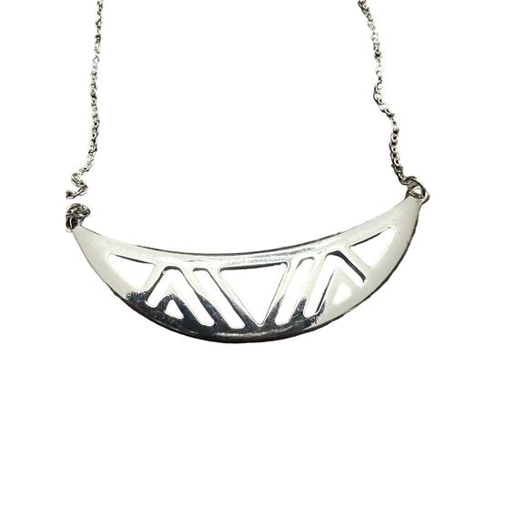 Modern Silver Geometric Pendant Necklace – Minimalist Statement Jewelry - Picture 2 of 3
